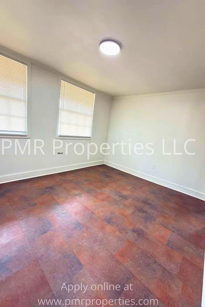 2 Bedroom/ 1 Bathroom House — Photo 4