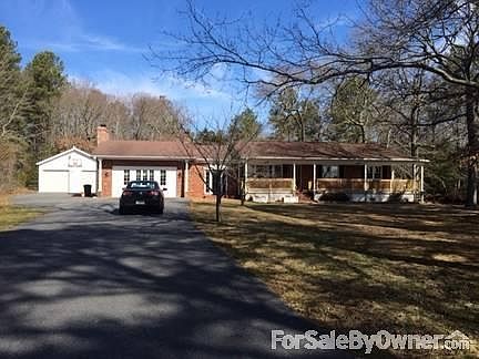 Secluded yet close to everything! : House is situated in middle of about an acre, with water views o