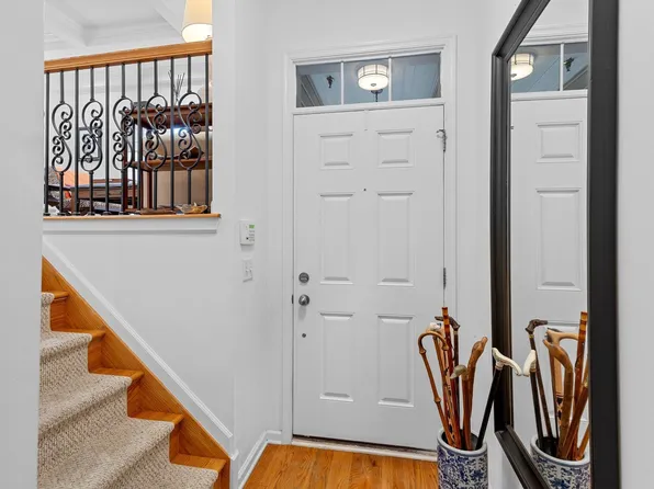 27 Creekside Court image 4 of 37