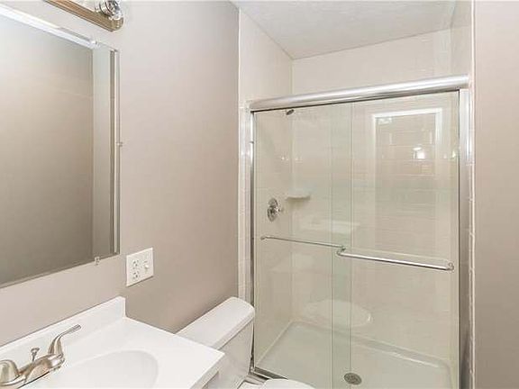 5th image of 534 W 52nd St