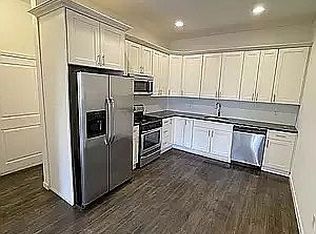 28 Cook St #4F, Brooklyn, NY 11206