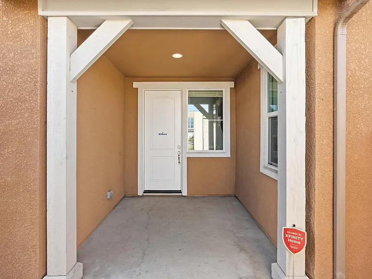 306 Misty Cir — Photo 2