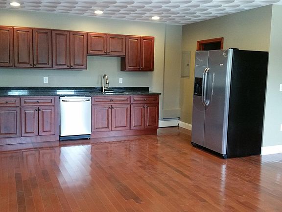 2nd image of 1291 Plainfield St #3