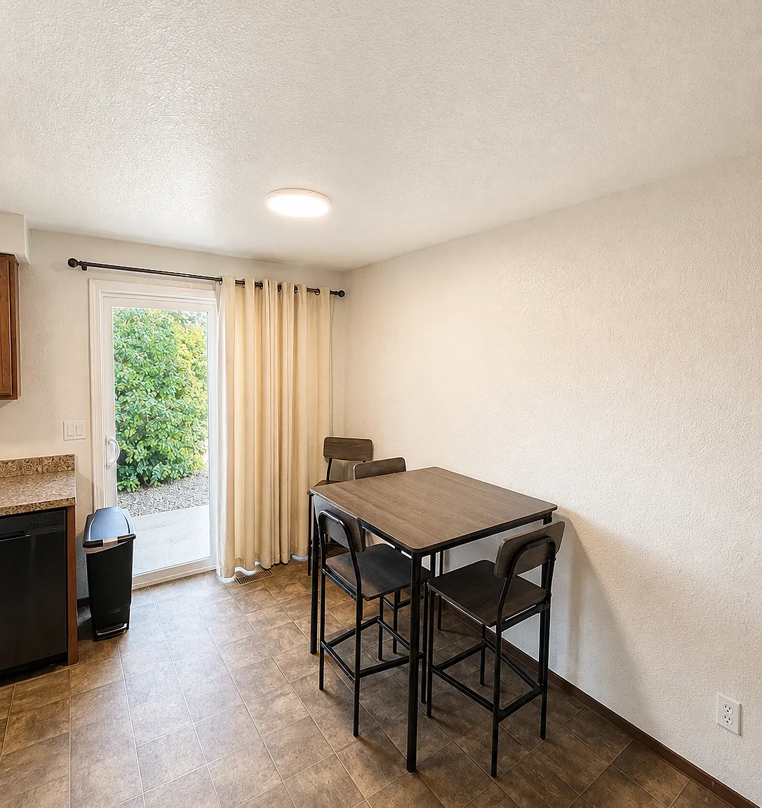 2 bed, 896 sqft, $2,600 — Photo 4