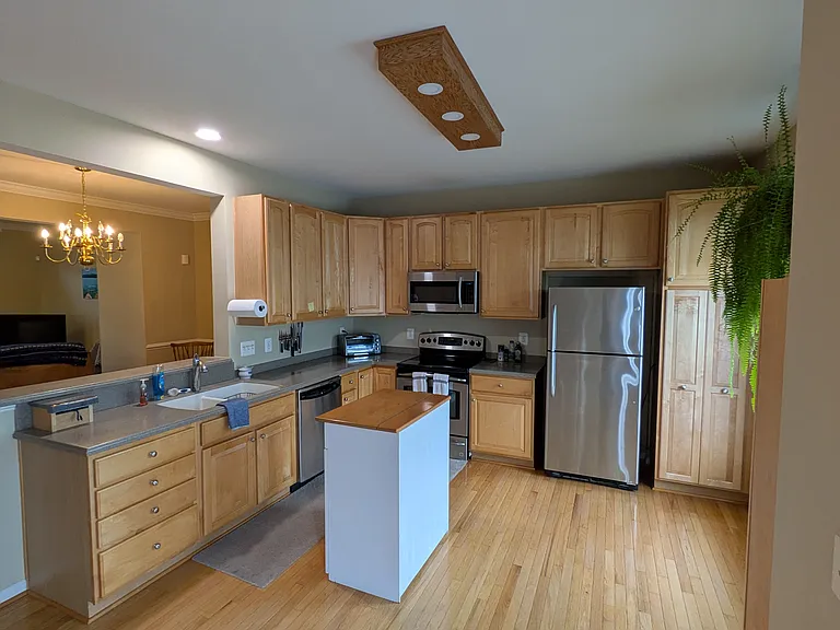 2066 Lockwood Dr — Photo 5