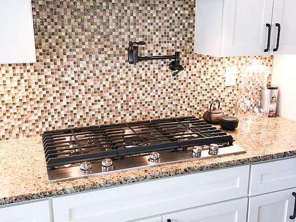 Gas range w filtered pot fil