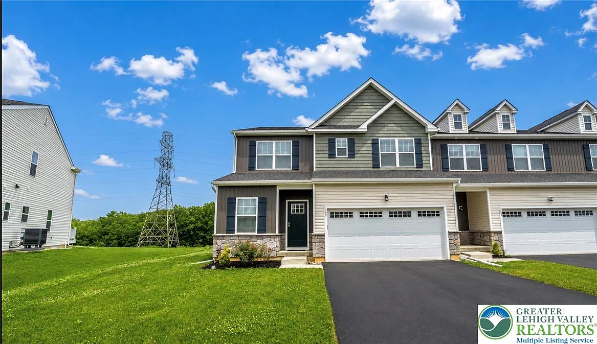 4 bed, 3.5 bath, 2354 sqft, $3,400 — Photo 2