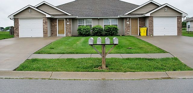 1st image of 1033-35 NW Willow Dr