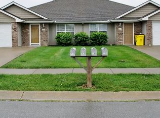 1033-35 NW Willow Dr, Grain Valley, MO 64029