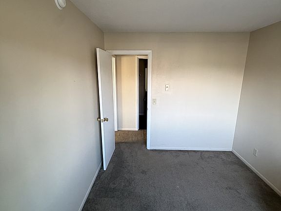5th image of 916 S Byrne Rd APT 5