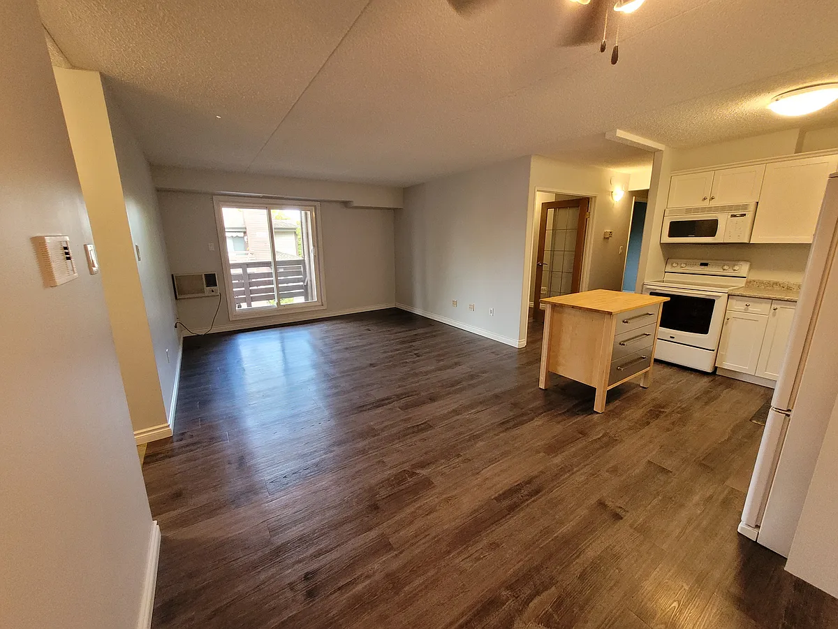 Building Photo - 453 Pendygrasse Rd #204