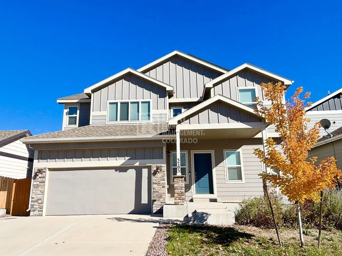 Spacious 4BR Home with 3-Car Garage, Solar Panels & Central AC — Photo 1