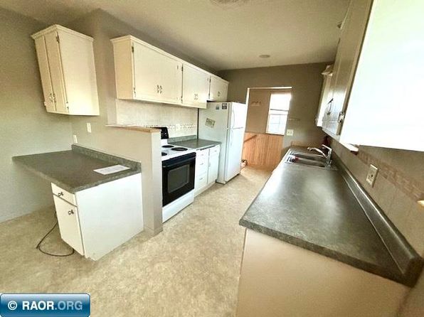 330 Wyandotte Rd, Hoyt Lakes, MN 55750