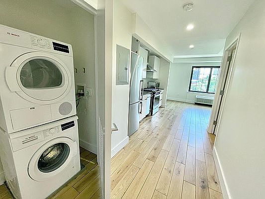 3rd image of 504 Myrtle Ave APT 5W
