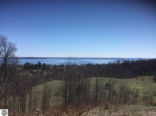 5653 S Elm Ridge Dr, Suttons Bay, MI 49682