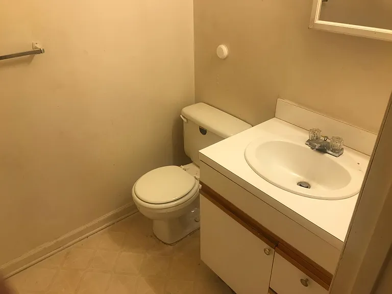 1910 John Ct — Photo 10