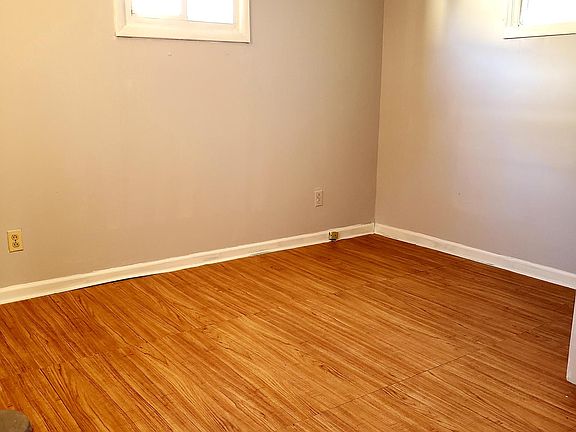 5th image of 122 Williams Ave #2