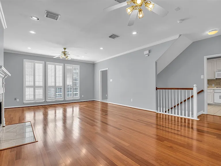1417 W Webster St — Photo 9