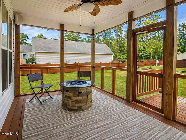 305 Holly Ln — Photo 26