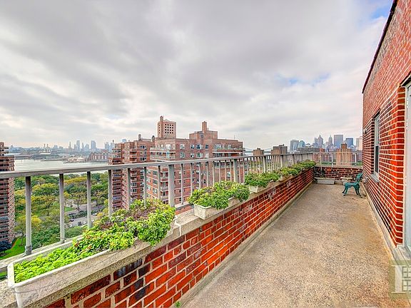 3rd image of 572 Grand St APT G2005