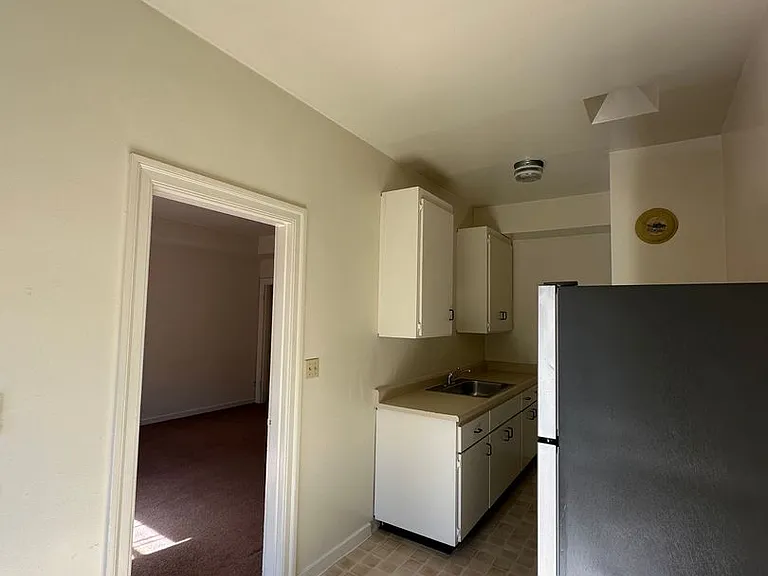 Lantz Building 02 - 2501 Ivy Dr — Photo 9