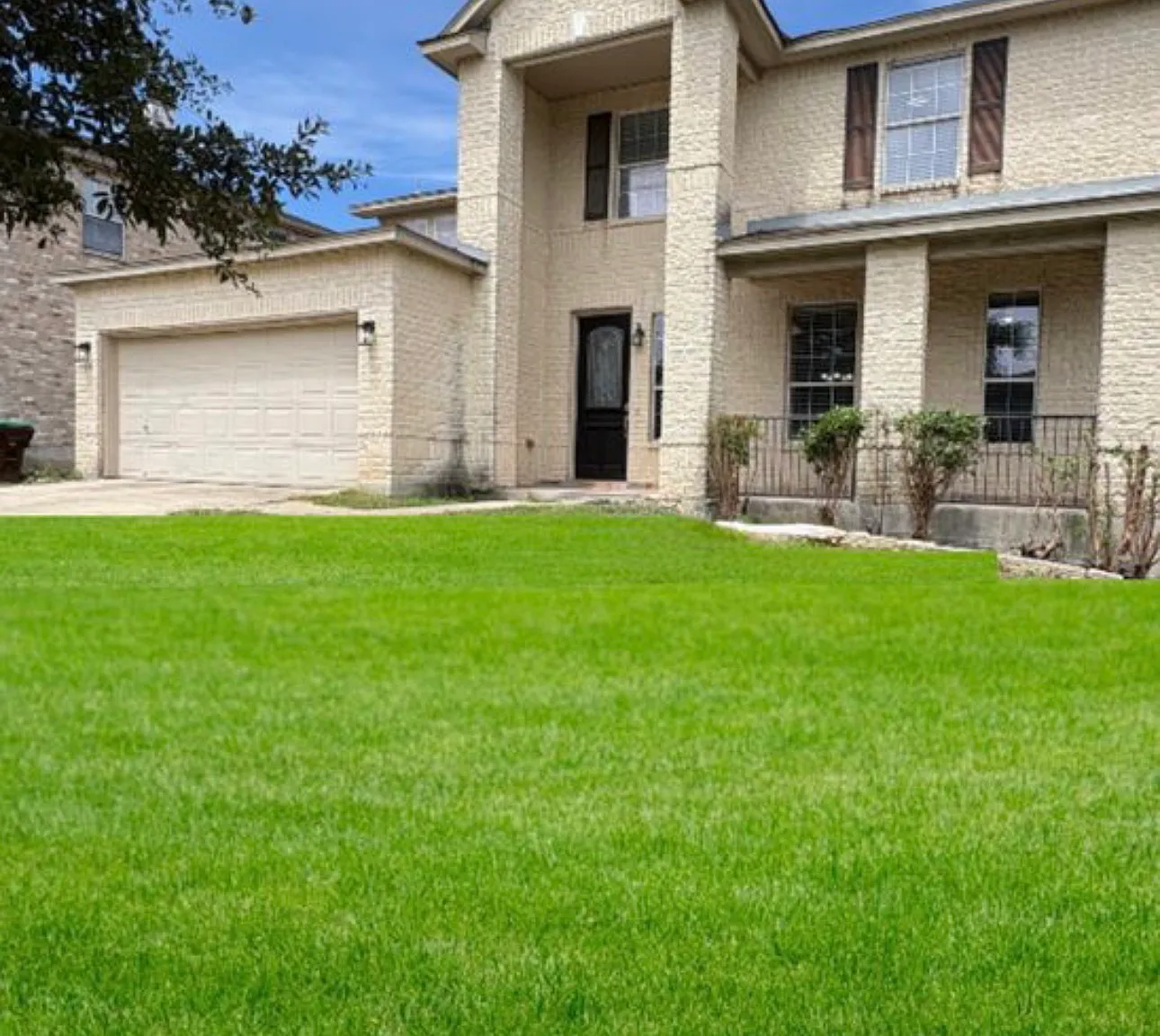 5 bed, 3550 sqft, $2,900 — Photo 1