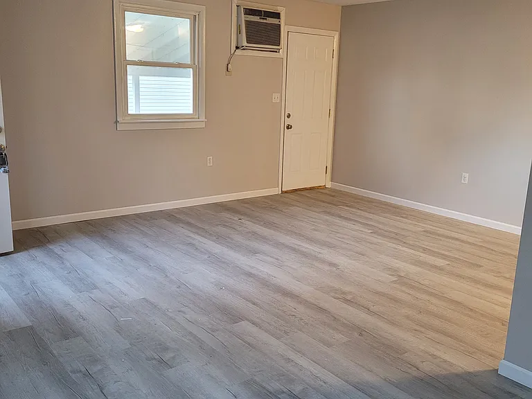 209 W Green St #1 — Photo 4