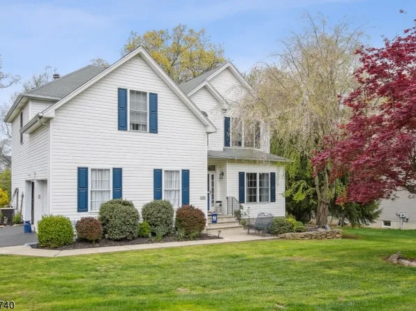 107 Stonehedge Ln, Byram Twp., NJ 07871