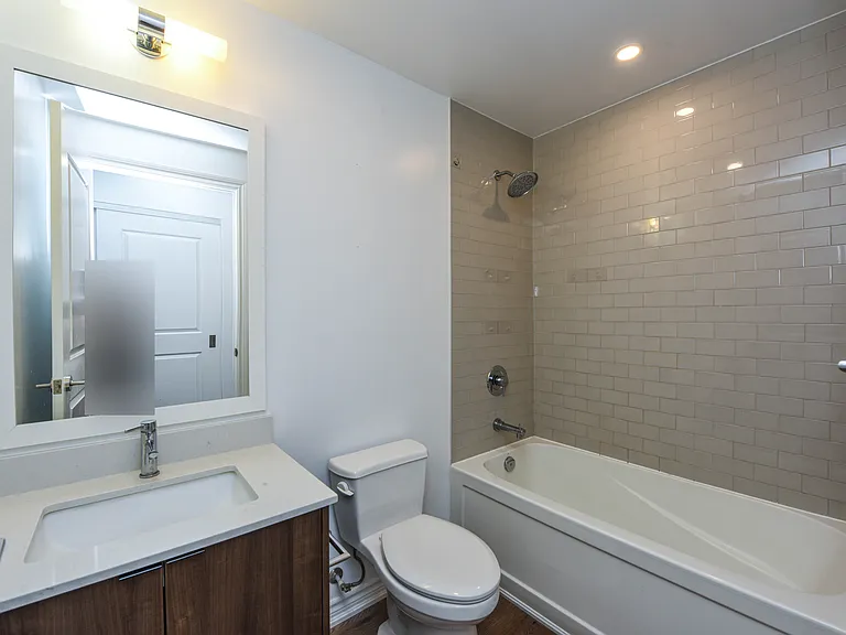 571 Prince Edward Dr N #401 — Photo 19