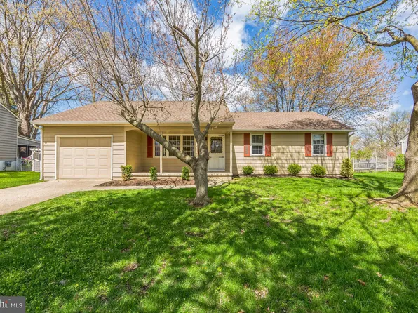 150 Red Stone Rdg, Delran, NJ 08075