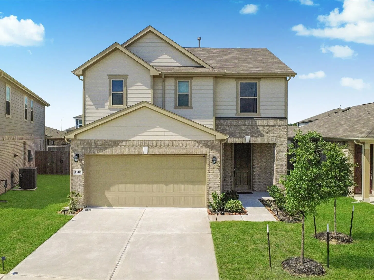 3 bed, 2.5 bath, 2210 sqft, $2,650 — Photo 1