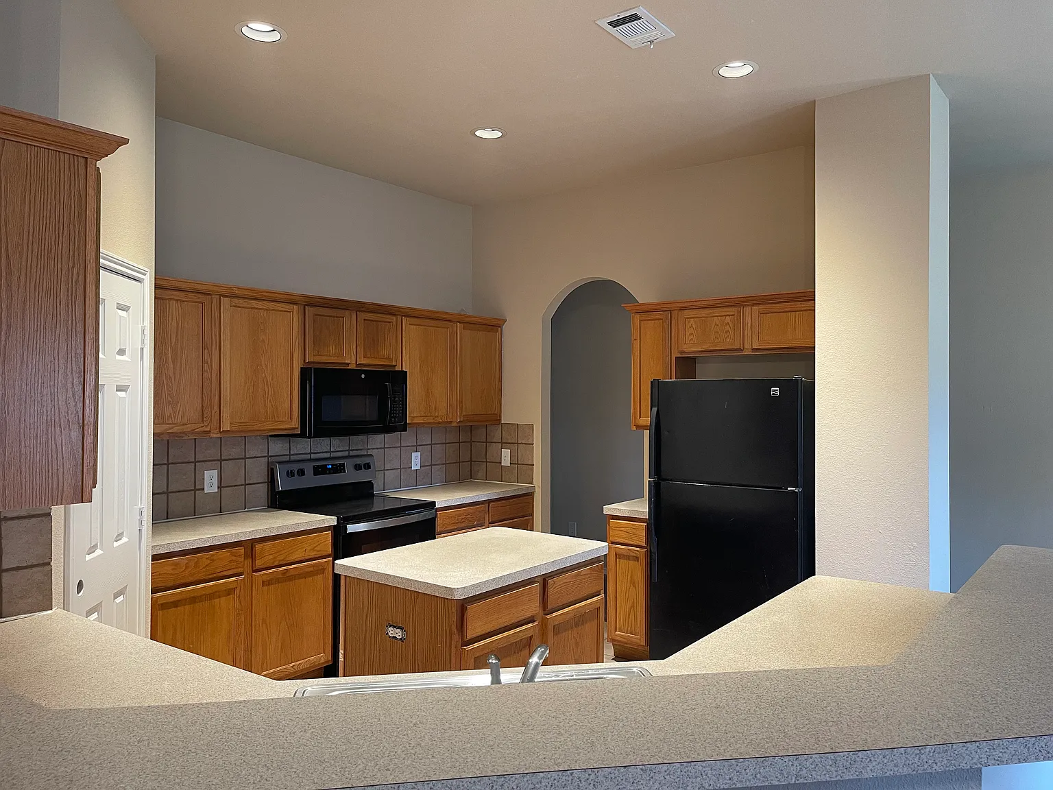 3 bed, 2030 sqft, $2,295 — Photo 4