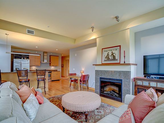 5th image of 309 W Washington Ave Unit 415