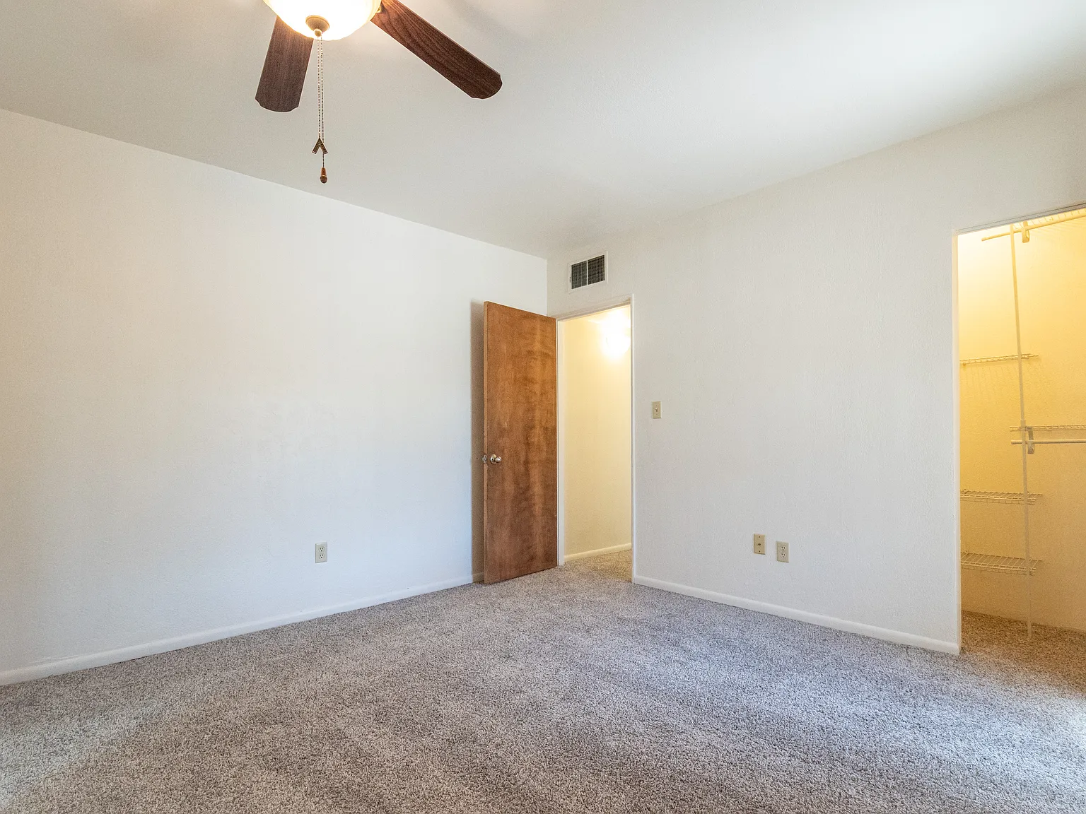 2 bed, 1300 sqft, $2,000 — Photo 3