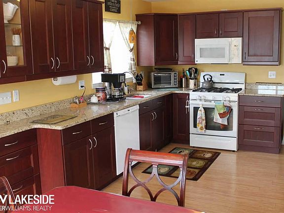 5th image of 28992 Pinehurst Dr