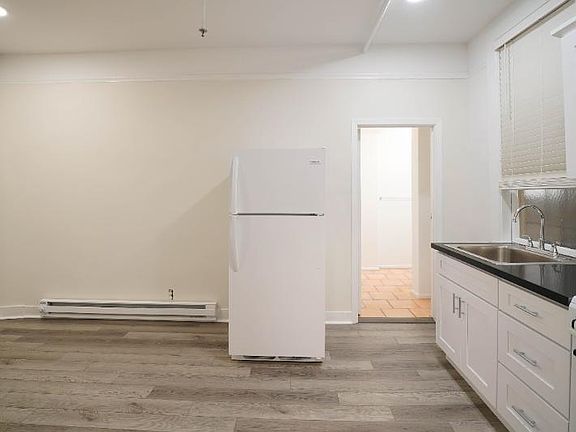 3rd image of 2852 California St APT A