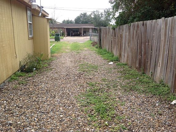 5th image of 412 Miller Ave