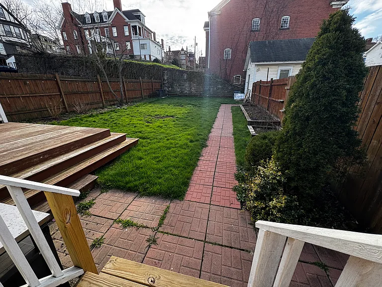 16 Westminster Ave — Photo 5
