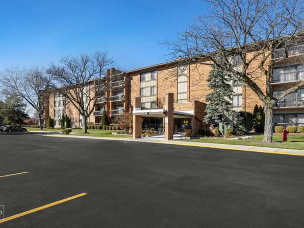 77 Lake Hinsdale Dr APT 404, Willowbrook, IL 60527