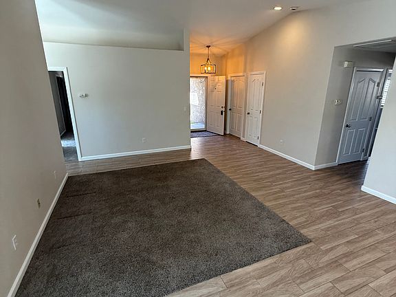 4th image of 8065 Barberry Ave