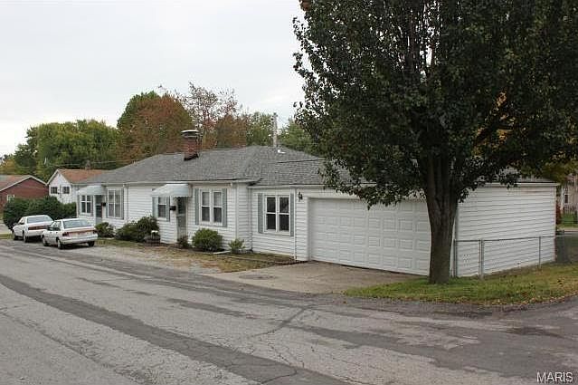 1st image of 226 W Arlee Ave