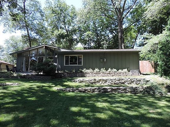 2nd image of 4168 Woodstock Dr
