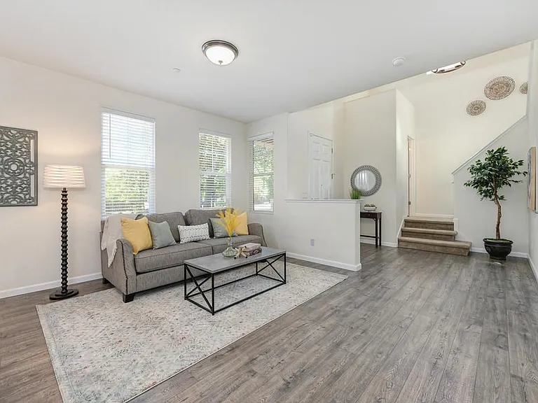 15 Crystalwood Cir — Photo 8