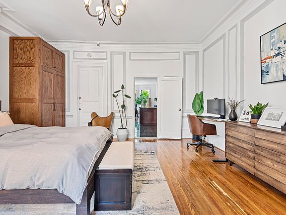 3rd image of 311 W 78th St APT 3