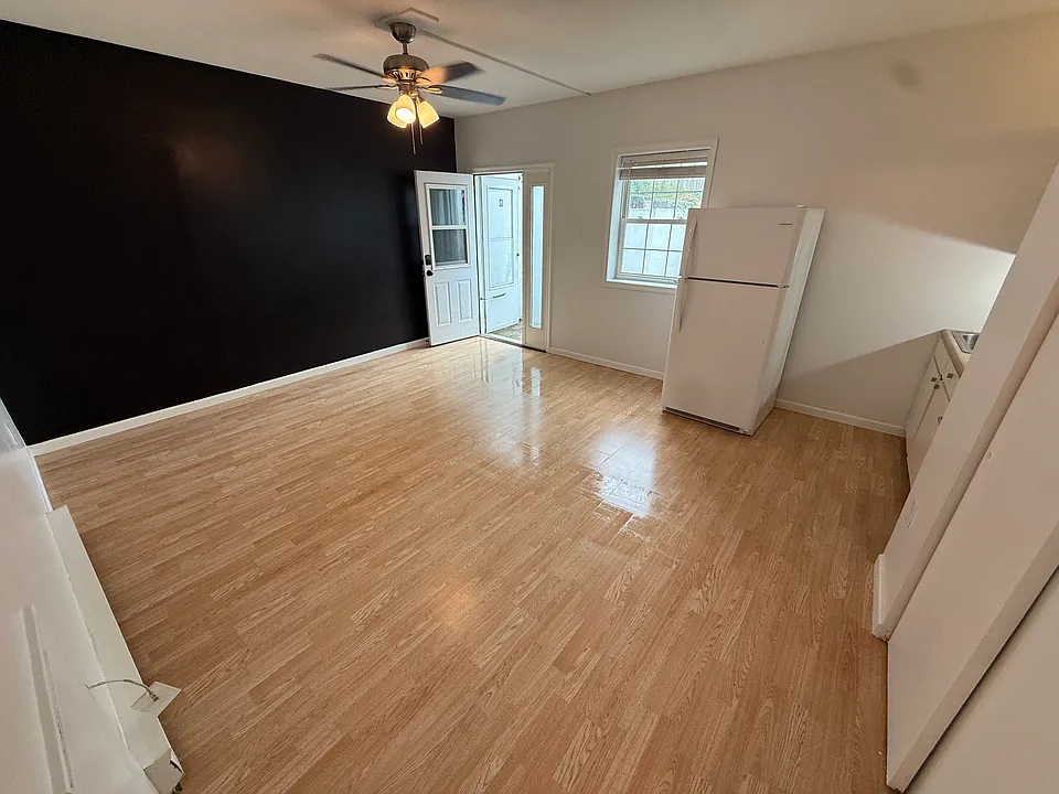 146 W High St #12