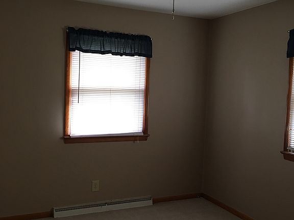 4th image of 1927 Uniondale Dr
