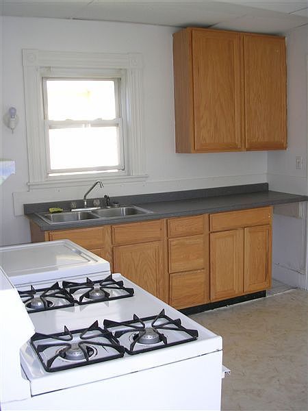 DSCN350343bkitchen