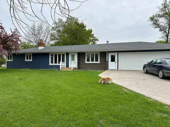 171 N 3rd St, Pembina, ND 58271