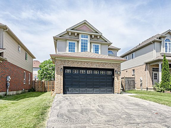 3rd image of 829 Oakcrossing Rd