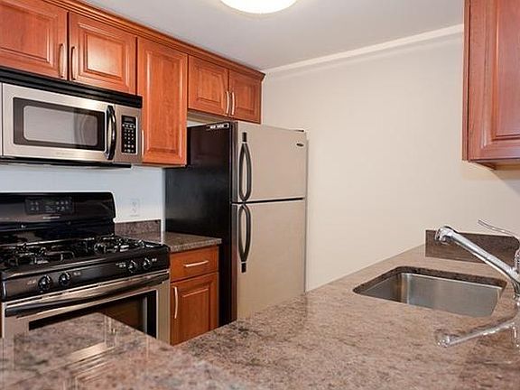 4th image of 42 8th St APT 1316